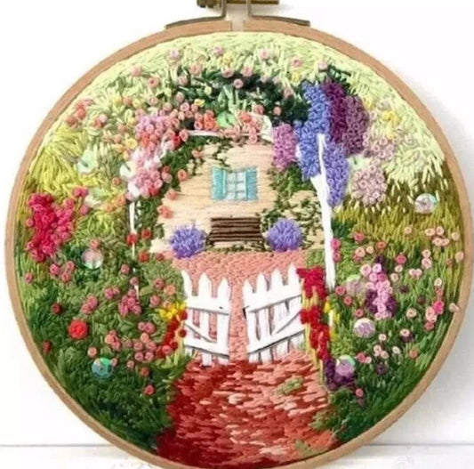 EMBROIDERY HOOP التطريز بالطاره